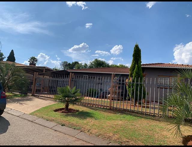 3 BEDROOM HOUSE FOR SALE IN GLEN HARVIE